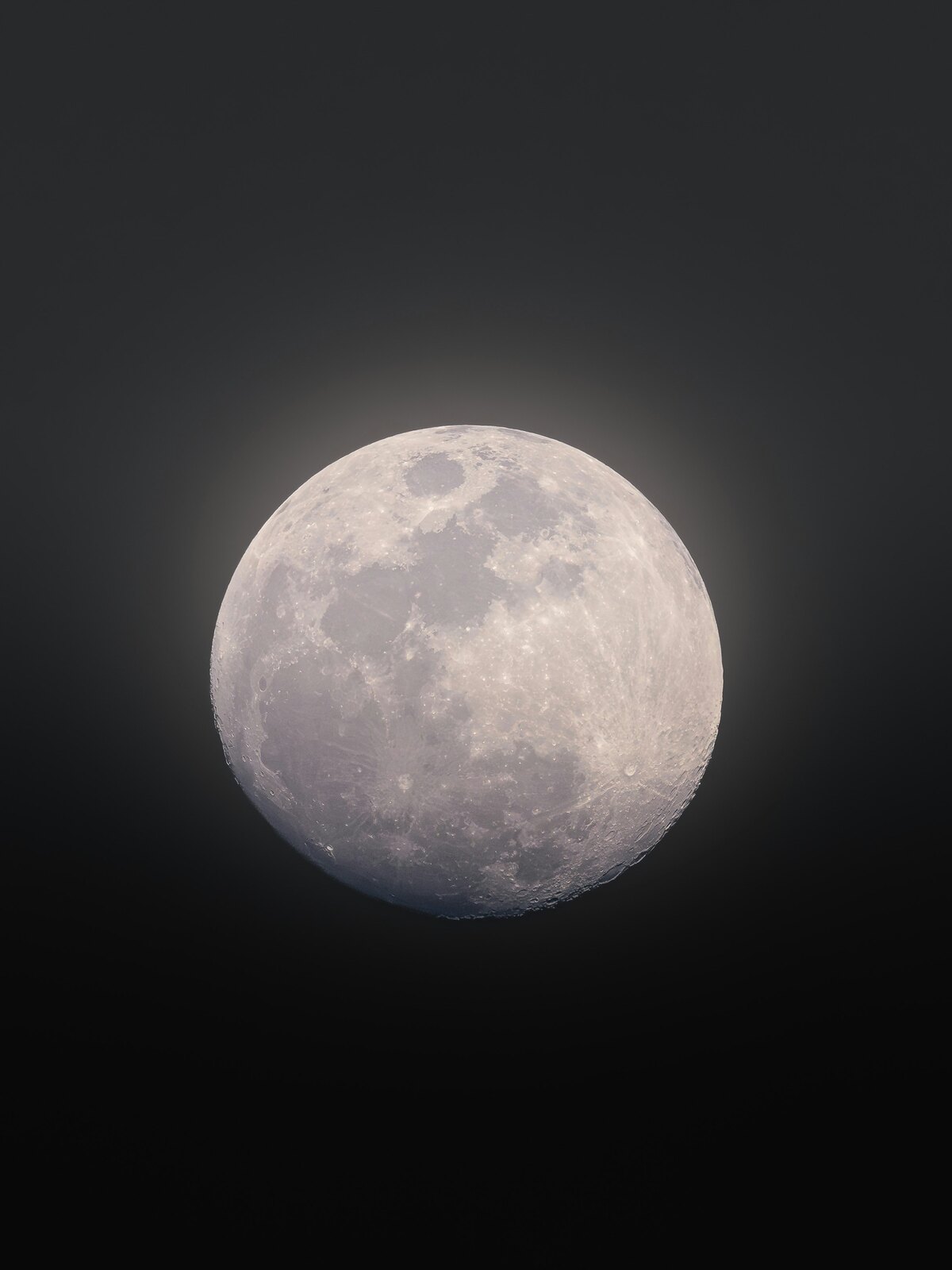 夜空中的满月